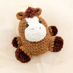 Horse amigurumi pattern by Curiouspapaya