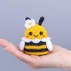 Bee amigurumi pattern by Mufficorn